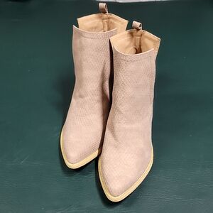 **A Rider Girl Leather Textured Pointed-Toe Ankle Boots - Size 10 Women**